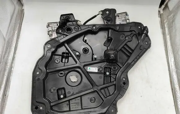 Tesla Model Y Rear window lifting mechanism without motor 149551397e