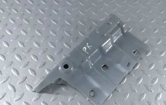 Dacia Sandero III Fender mounting bracket 631437269R