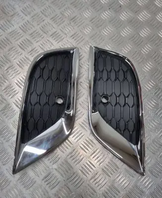 Jeep Grand Cherokee Front grill 28474888