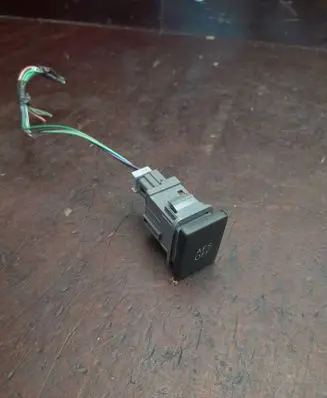Toyota Avensis T270 Hazard light switch 15B060 3110006