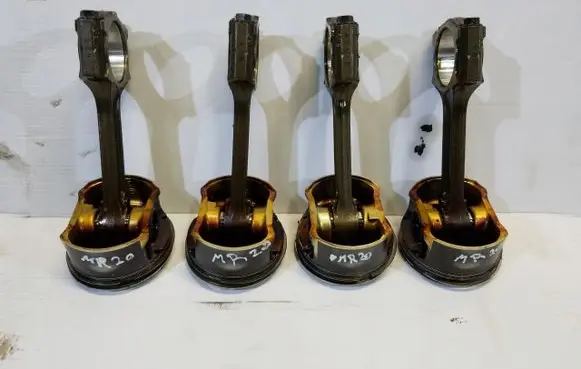 Nissan Qashqai Piston with connecting rod