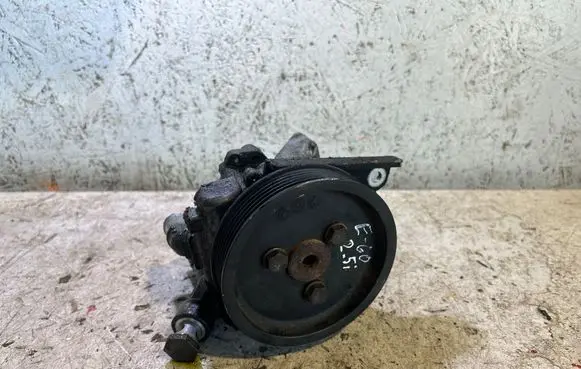 BMW 5 E60 E61 Power steering pump 7516848