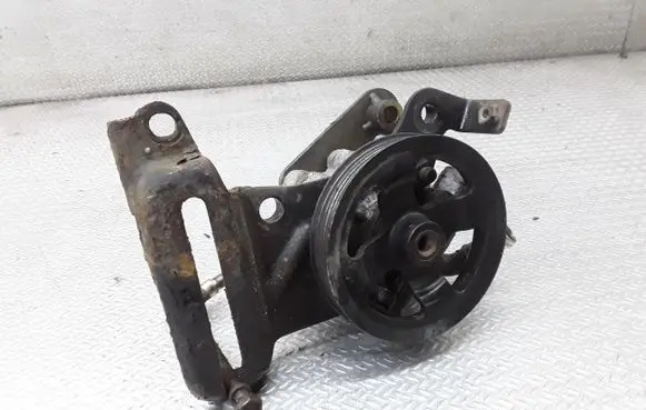 Toyota Avensis T250 Power steering pump