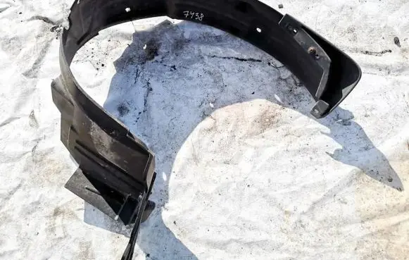 Front wheel arch liner splash guards