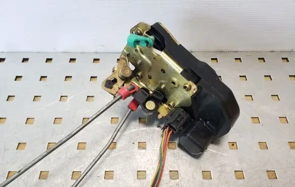 Jeep Cherokee III KJ Rear door lock