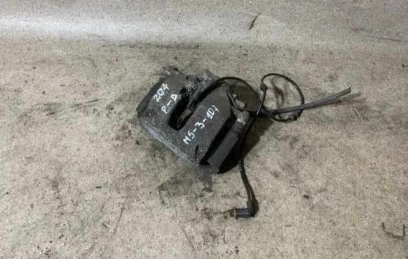 Mercedes-Benz C W204 Front brake caliper