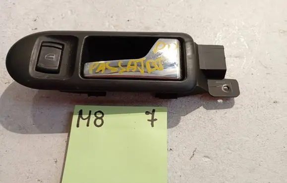 Volkswagen PASSAT B5 Front door interior handle