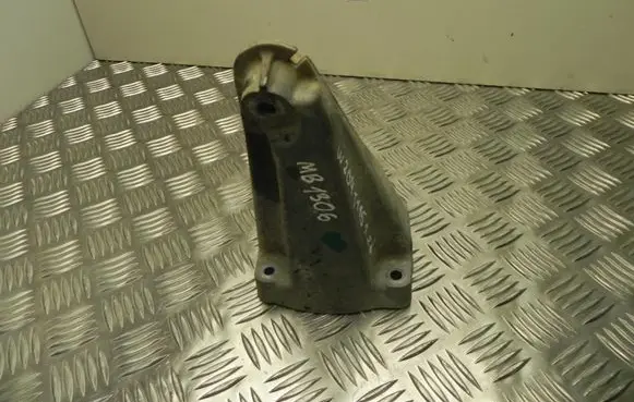 Mercedes-Benz C AMG W204 Engine mounting bracket A6462230704 MB1306
