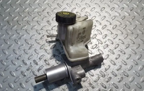 Mercedes-Benz GLK (X204) Master brake cylinder 2044300002 A2044300002