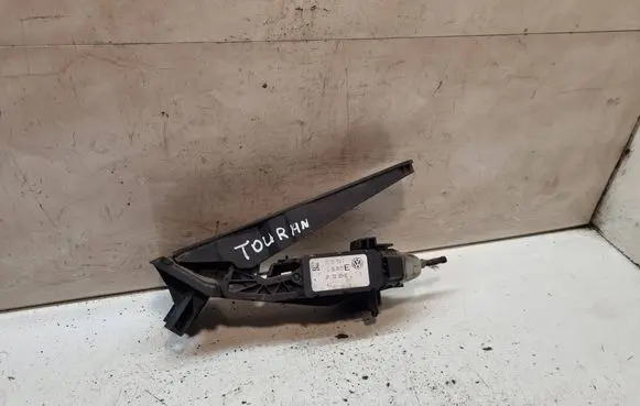 Accelerator throttle pedal