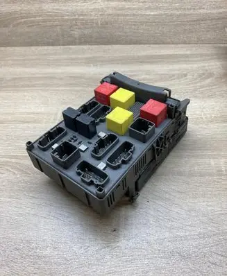 Renault Laguna II Fuse module 8200228558 8200283803 8200004201E