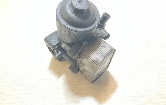 Audi Q3 8U Engine oil radiator 03L117021C 020513