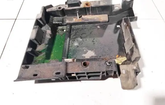 Battery bracket