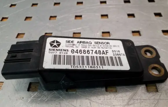 Chrysler Voyager Airbag deployment crash/impact sensor 04686748AF 5WY70120