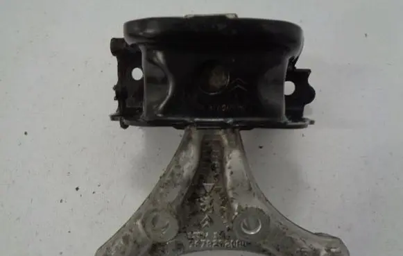Citroen C4 Cactus Engine mount bracket 9678252080