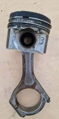 Subaru Outback Piston with connecting rod