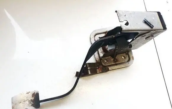 Dodge Caliber Clutch pedal 05273424AH