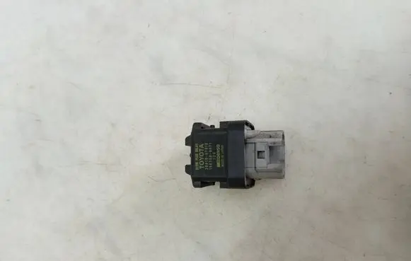 Toyota Avensis T250 Glow plug pre-heat relay 2861067010 1567000671