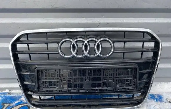 Audi A6 C7 Front bumper upper radiator grill 4G0853653