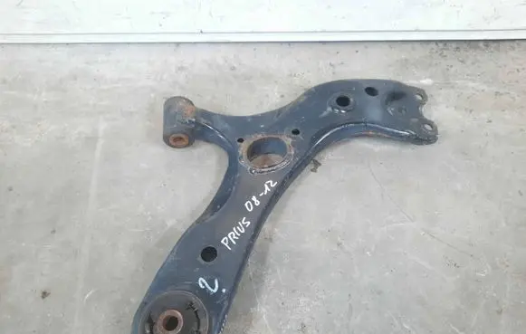Toyota Prius (XW30) Front lower control arm/wishbone 