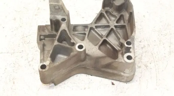 Nissan Qashqai Engine mounting bracket 8200633253