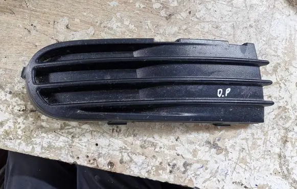 Volvo S40 Front bumper lower grill 30657010
