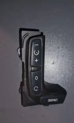 Volvo V70 Steering wheel buttons/switches 30739571 05w47