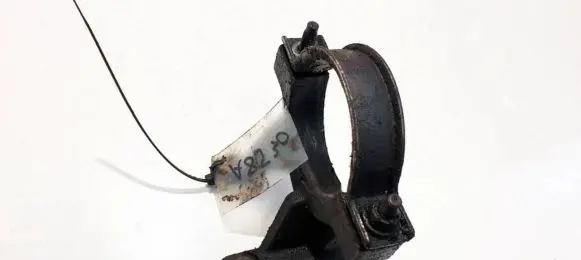 Ford Focus Engine mounting bracket