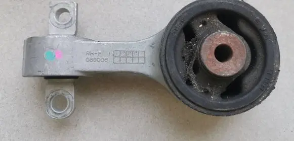 Honda CR-V Engine mount bracket 089005