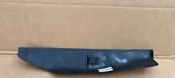 Volkswagen Polo IV 9N3 Fender end trim 6Q0821112A