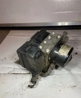 Volvo V70 ABS Pump P08671225 112021 10020403674