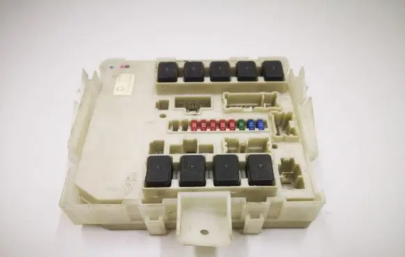 Nissan Navara D40 Fuse module 284B6EB301 PPT30M10