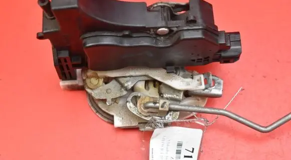 Mitsubishi Lancer VIII Rear door lock