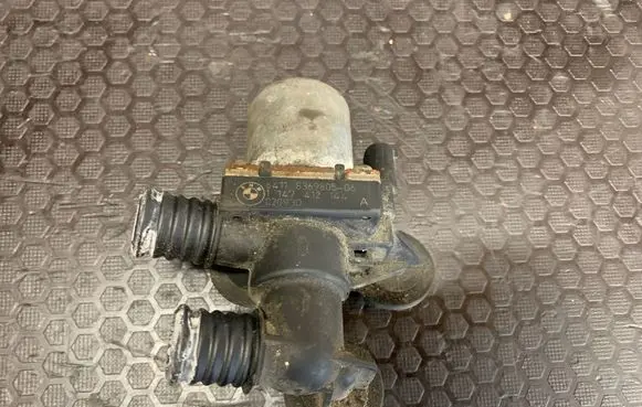 BMW 3 E46 Coolant heater control valve 8369805 E1020930 1147412144
