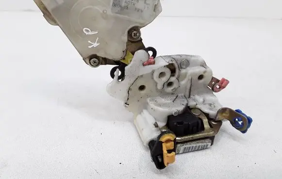 Nissan Almera N16 Front door lock 8055361U66