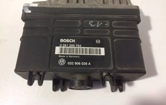 Volkswagen Golf III Engine control unit/module 032906026A 0261200764