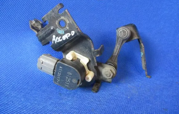 Honda Accord Front air suspension height level sensor 812511 A1126171