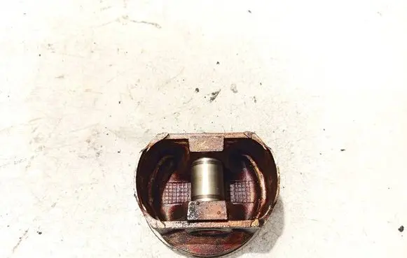 Subaru Forester SF Piston with connecting rod 