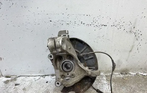 Seat Alhambra (Mk2) Front wheel hub 230505