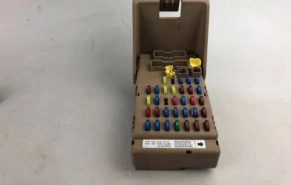 Subaru Legacy Fuse module 82201AG040