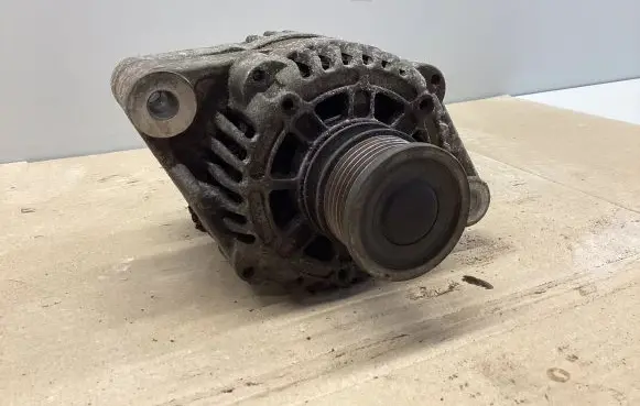 Opel Insignia A Generator/alternator 13579668
