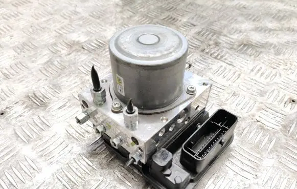 Nissan Leaf II (ZE1) ABS Pump 476605SH5A 8Y17D0538