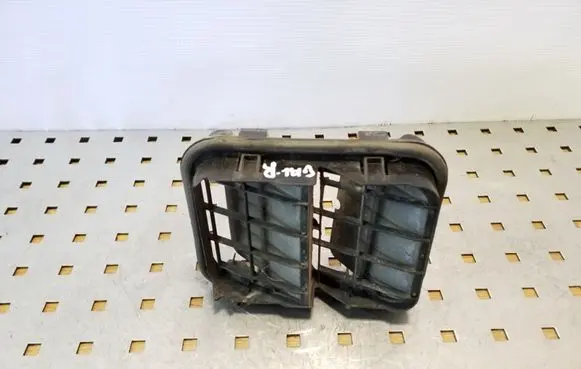 Opel Vivaro Quarter panel pressure vent 