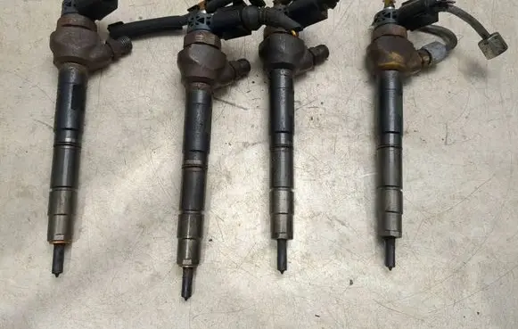 Volkswagen PASSAT B7 Fuel injectors set 0445110369 03l130277j