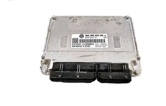 Volkswagen Golf VI Engine control unit/module 06A906033EM