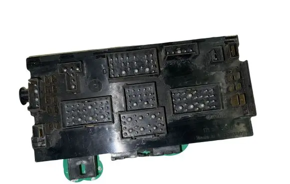 Volkswagen Golf II Fuse module 171941813D