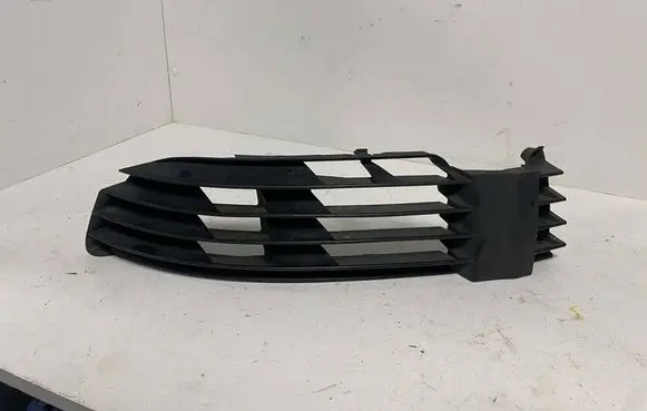 Volkswagen PASSAT B5.5 Front bumper lower grill 3B0853665H