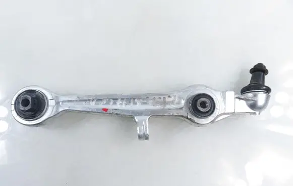 Volkswagen PASSAT B5 Front lower control arm/wishbone