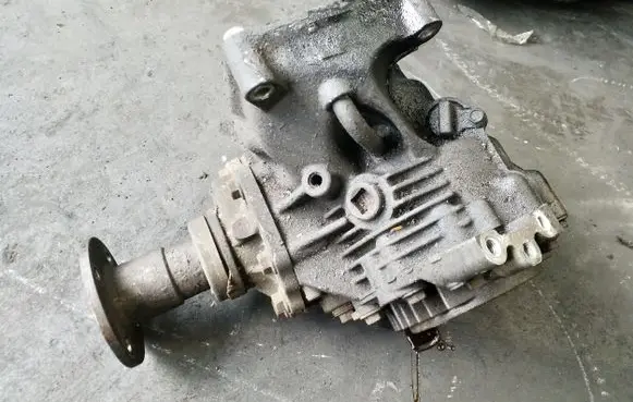 Nissan X-Trail T30 Gearbox transfer box case XUK