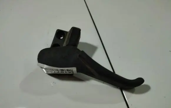 Engine bonnet (hood) release handle